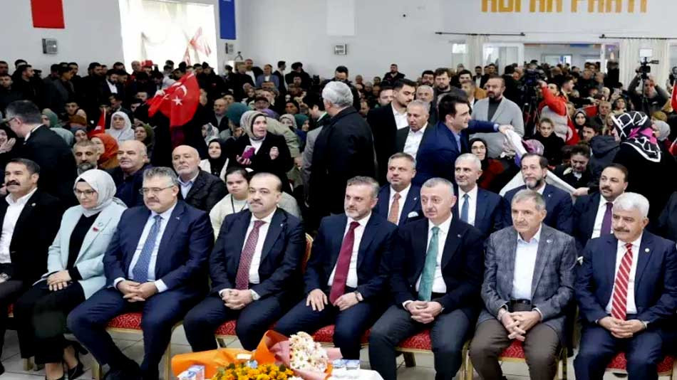 Ak Parti Karamürsel kongresine yoğun katılım