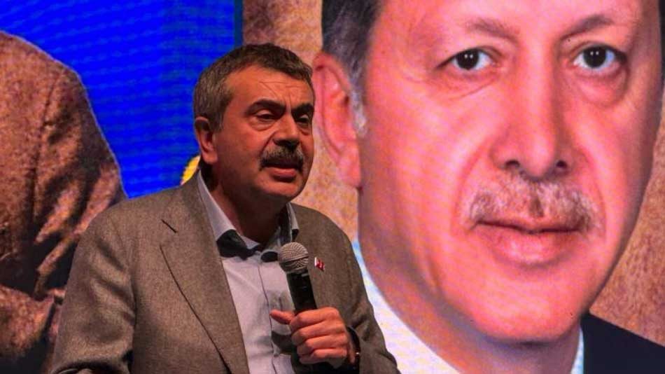 Bakan Tekin Kocaeli'de CHP'ye yüklendi