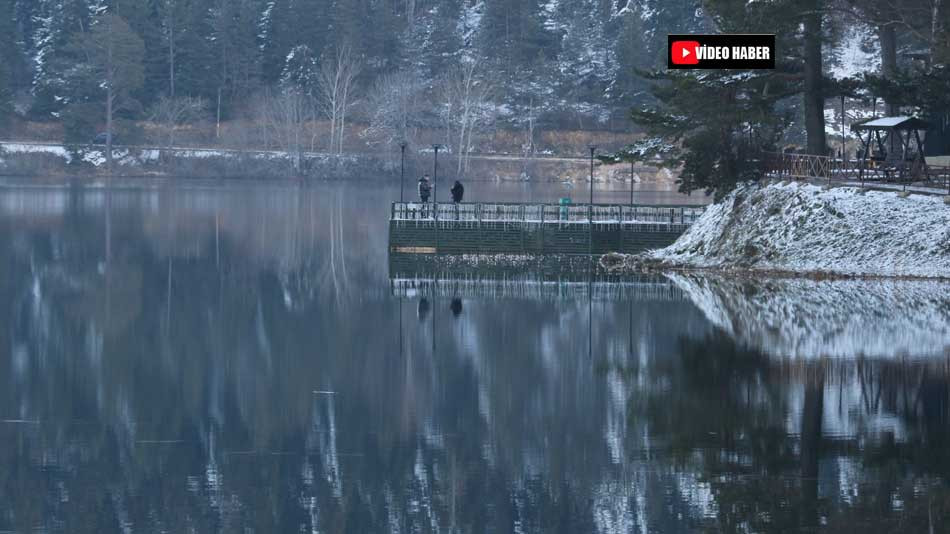 Göl buz tuttu harika bir manzara ortaya çıktı