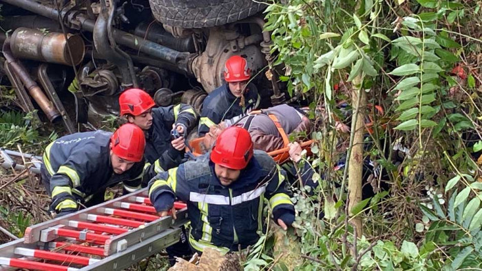 İzmit'te feci kaza. Sürücü ağır yaralandı