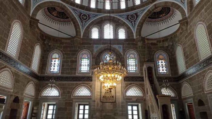 Kocaeli'de zamana meydan okuyan cami